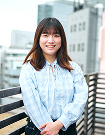 都築 彩香