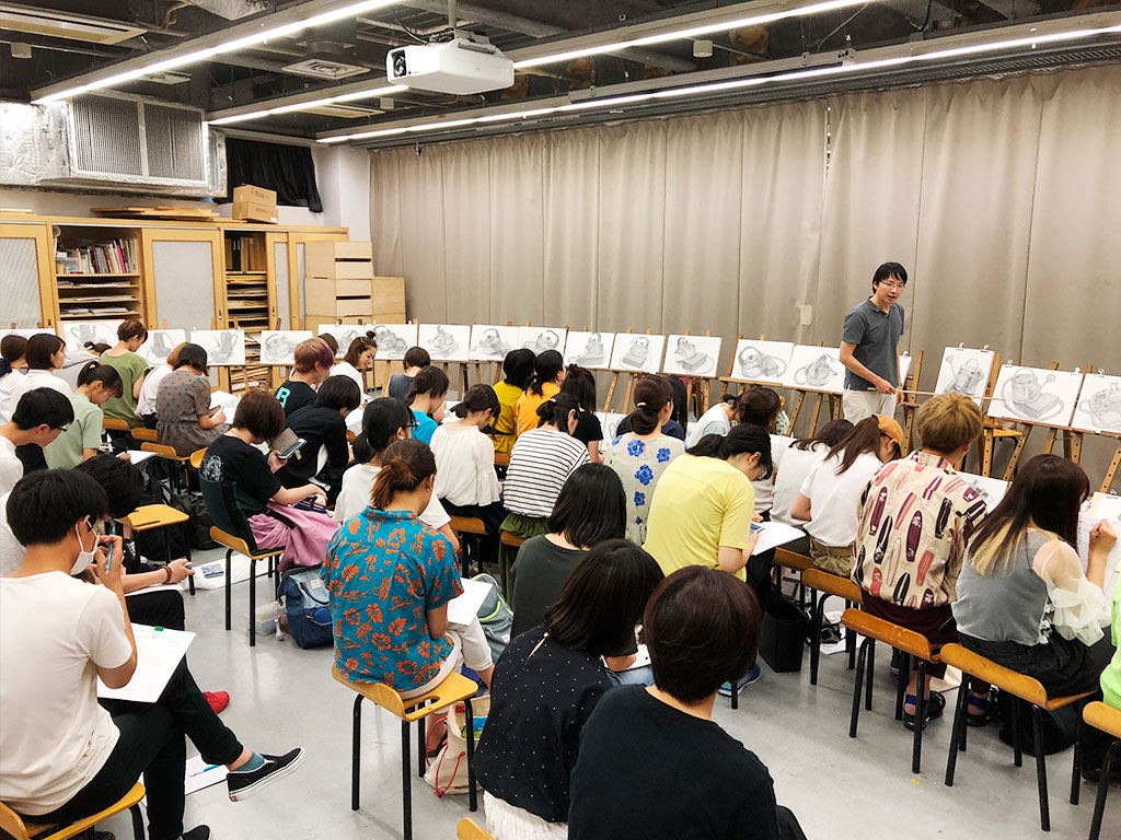 総合デザイン科１年　基礎造形　デッサン